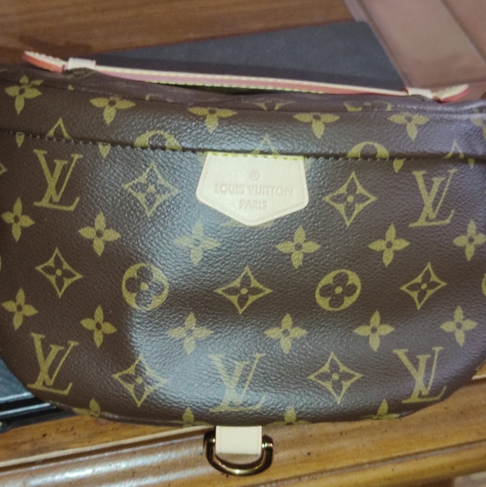Pre owned Louis vuitton leather bum bag